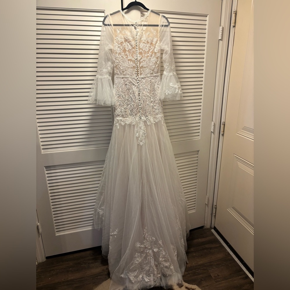 Chic White Lace Bridal Gown